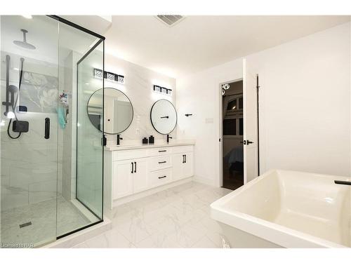 200 Snyders Avenue, Belmont, ON - Indoor Photo Showing Bathroom