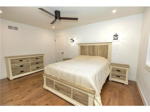 200 Snyders Avenue, Belmont, ON - Indoor Photo Showing Bedroom