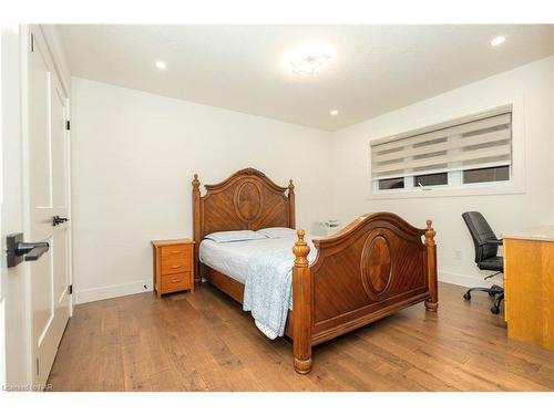 200 Snyders Avenue, Belmont, ON - Indoor Photo Showing Bedroom