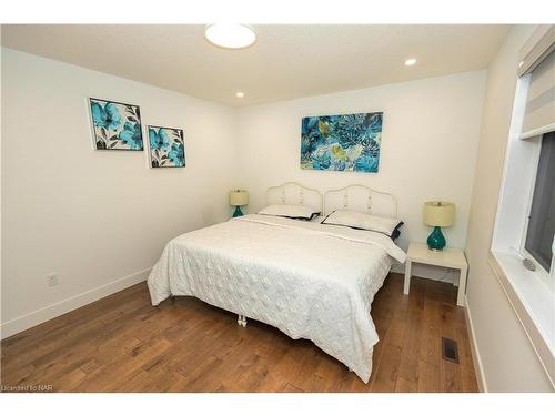 200 Snyders Avenue, Belmont, ON - Indoor Photo Showing Bedroom