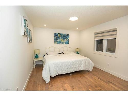 200 Snyders Avenue, Belmont, ON - Indoor Photo Showing Bedroom