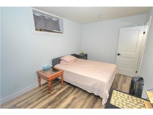 200 Snyders Avenue, Belmont, ON - Indoor Photo Showing Bedroom