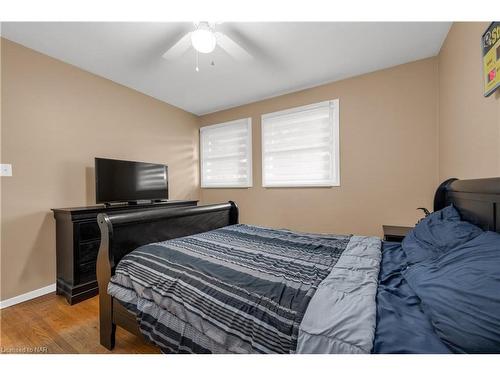 764 Parkdale Avenue, Fort Erie, ON - Indoor Photo Showing Bedroom