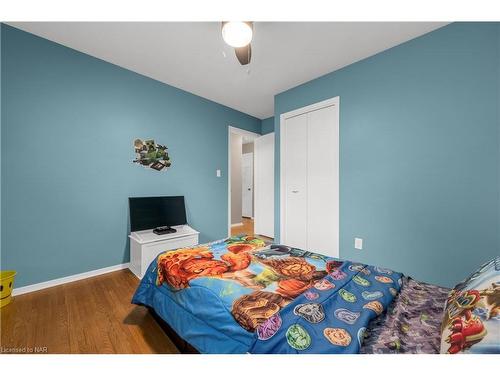 764 Parkdale Avenue, Fort Erie, ON - Indoor Photo Showing Bedroom