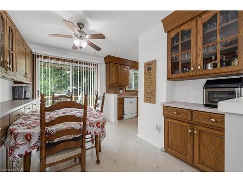 764 Parkdale Avenue, Fort Erie, ON - Indoor Photo Showing Kitchen