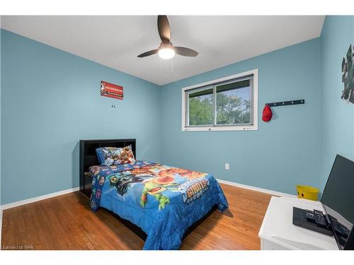 764 Parkdale Avenue, Fort Erie, ON - Indoor Photo Showing Bedroom