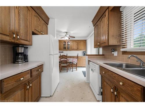 764 Parkdale Avenue, Fort Erie, ON - Indoor Photo Showing Kitchen With Double Sink