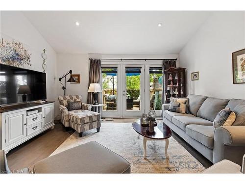 3608 Hibbard St Street, Ridgeway, ON - Indoor Photo Showing Living Room