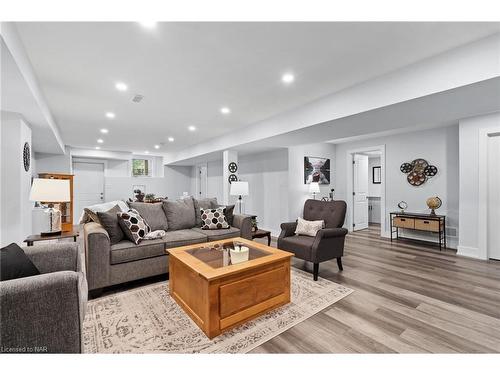 3608 Hibbard St Street, Ridgeway, ON - Indoor Photo Showing Living Room