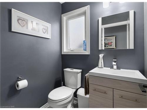 5743 Jake Crescent, Niagara Falls, ON - Indoor Photo Showing Bathroom
