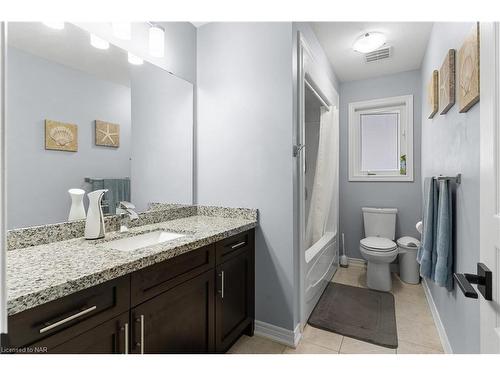 5743 Jake Crescent, Niagara Falls, ON - Indoor Photo Showing Bathroom