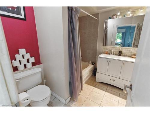 22 Edith Street, St. Catharines, ON - Indoor Photo Showing Bathroom