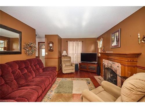 570 Lakeside Road, Fort Erie, ON - Indoor Photo Showing Living Room With Fireplace