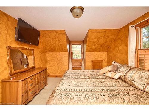 570 Lakeside Road, Fort Erie, ON - Indoor Photo Showing Bedroom