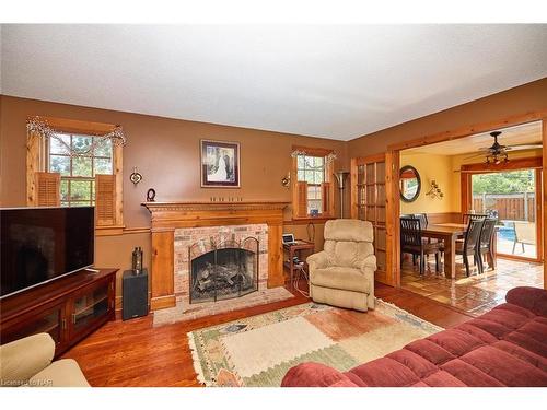 570 Lakeside Road, Fort Erie, ON - Indoor Photo Showing Living Room With Fireplace
