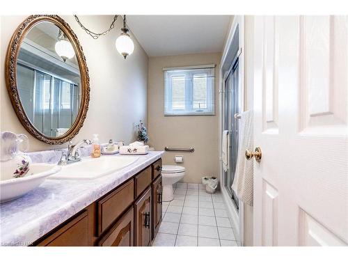 383 Grantham Avenue, St. Catharines, ON - Indoor Photo Showing Bathroom