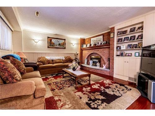 383 Grantham Avenue, St. Catharines, ON - Indoor Photo Showing Living Room With Fireplace