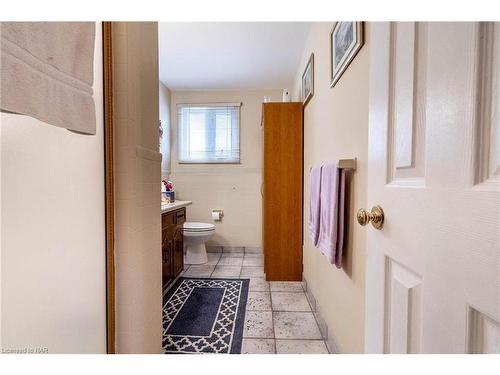 383 Grantham Avenue, St. Catharines, ON - Indoor Photo Showing Bathroom