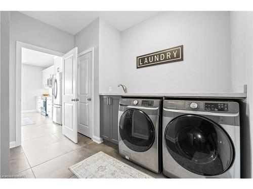 7394 Sherrilee Crescent, Niagara Falls, ON - Indoor Photo Showing Laundry Room