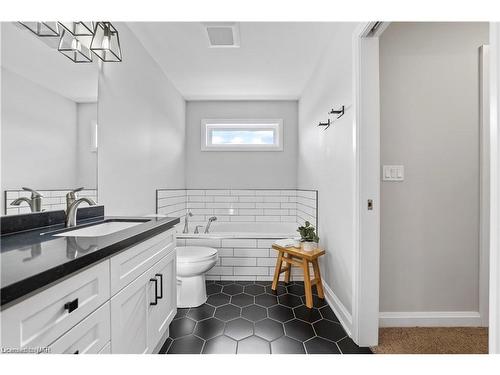 7394 Sherrilee Crescent, Niagara Falls, ON - Indoor Photo Showing Bathroom