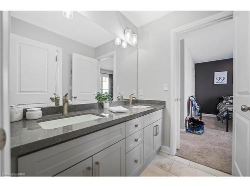 7394 Sherrilee Crescent, Niagara Falls, ON - Indoor Photo Showing Bathroom