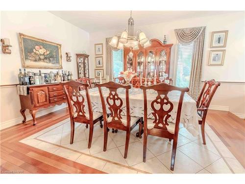 6287 Emma Street, Niagara Falls, ON - Indoor Photo Showing Dining Room