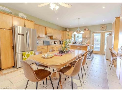 6287 Emma Street, Niagara Falls, ON - Indoor Photo Showing Dining Room