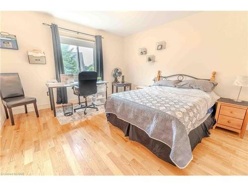 6287 Emma Street, Niagara Falls, ON - Indoor Photo Showing Bedroom