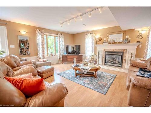 6287 Emma Street, Niagara Falls, ON - Indoor Photo Showing Living Room With Fireplace