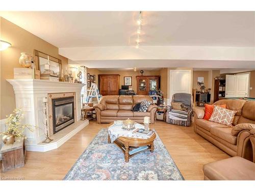 6287 Emma Street, Niagara Falls, ON - Indoor Photo Showing Living Room With Fireplace