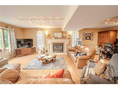 6287 Emma Street, Niagara Falls, ON - Indoor Photo Showing Living Room With Fireplace