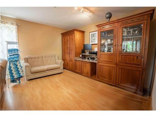 6287 Emma Street, Niagara Falls, ON - Indoor Photo Showing Other Room