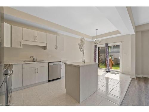 21-4552 Portage Road, Niagara Falls, ON - Indoor Photo Showing Kitchen With Double Sink