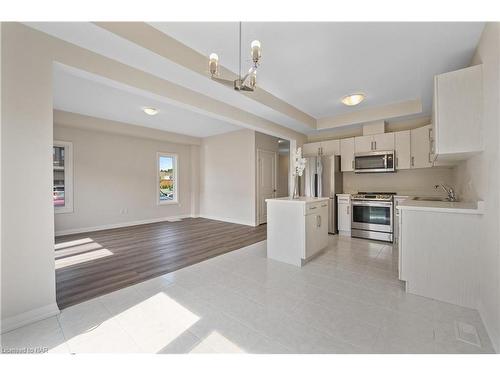 21-4552 Portage Road, Niagara Falls, ON - Indoor Photo Showing Kitchen