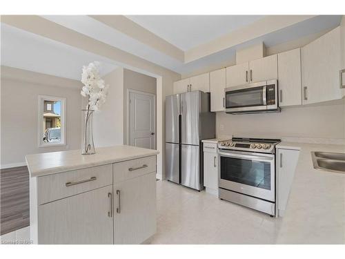 21-4552 Portage Road, Niagara Falls, ON - Indoor Photo Showing Kitchen