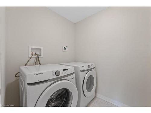 21-4552 Portage Road, Niagara Falls, ON - Indoor Photo Showing Laundry Room