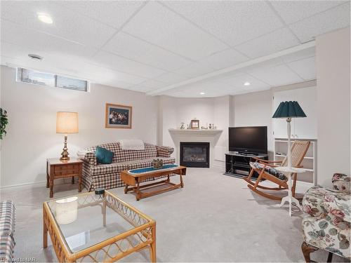 2290 Stonehaven Avenue, Niagara Falls, ON - Indoor Photo Showing Living Room With Fireplace