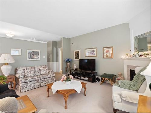 2290 Stonehaven Avenue, Niagara Falls, ON - Indoor Photo Showing Living Room