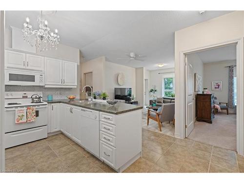 203-2799 St. Paul Avenue, Niagara Falls, ON - Indoor Photo Showing Kitchen