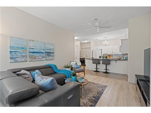 203-2799 St. Paul Avenue, Niagara Falls, ON - Indoor Photo Showing Living Room