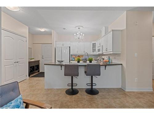 203-2799 St. Paul Avenue, Niagara Falls, ON - Indoor Photo Showing Kitchen