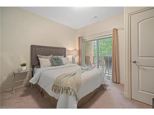 203-2799 St. Paul Avenue, Niagara Falls, ON - Indoor Photo Showing Bedroom