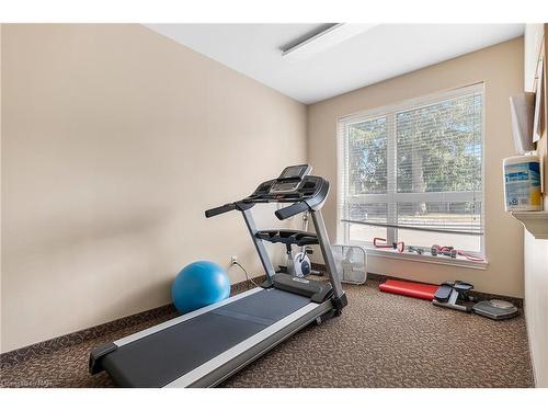 203-2799 St. Paul Avenue, Niagara Falls, ON - Indoor Photo Showing Gym Room