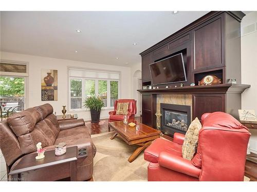 10-6334 Desanka Avenue, Niagara Falls, ON - Indoor Photo Showing Living Room With Fireplace
