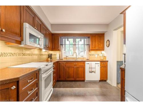 93 Dunvegan Road, St. Catharines, ON - Indoor Photo Showing Kitchen