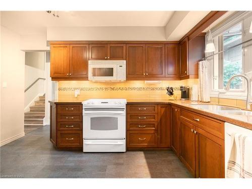 93 Dunvegan Road, St. Catharines, ON - Indoor Photo Showing Kitchen With Double Sink