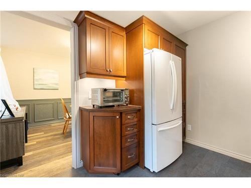 93 Dunvegan Road, St. Catharines, ON - Indoor Photo Showing Kitchen