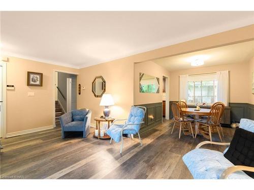 93 Dunvegan Road, St. Catharines, ON - Indoor Photo Showing Living Room