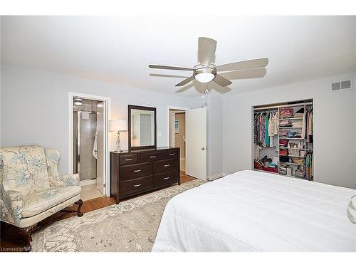 13 Oak Drive, Niagara-On-The-Lake, ON - Indoor Photo Showing Bedroom