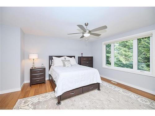 13 Oak Drive, Niagara-On-The-Lake, ON - Indoor Photo Showing Bedroom